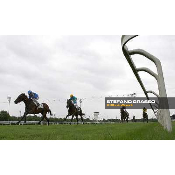 Umberto Rispoli on Paris to Peking wins the Premio Vittorio Crespi Milan, San Siro racetrack, 20th june 2010 ph. Stefano Grasso