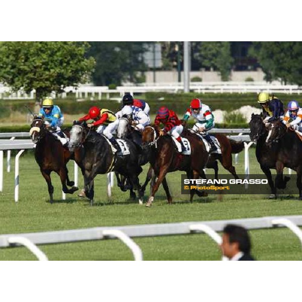 Bruno Grizzetti watching on the screen Dario Vargiu and Cima de Triomphe going to win the Premio del Giubileo Milan - San Siro racetrack, 4th july 2010 ph. Stefano Grasso