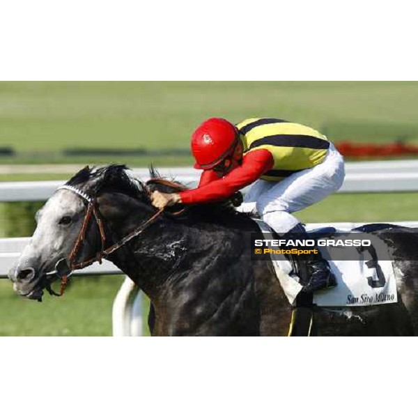 Dario Vargiu on Cima de Triomphe goes to win the Premio del Giubileo Milan - San Siro racetrack, 4th july 2010 ph. Stefano Grasso