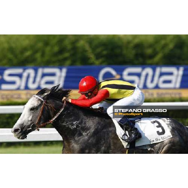 Dario Vargiu on Cima de Triomphe wins the Premio del Giubileo Milan - San Siro racetrack, 4th july 2010 ph. Stefano Grasso