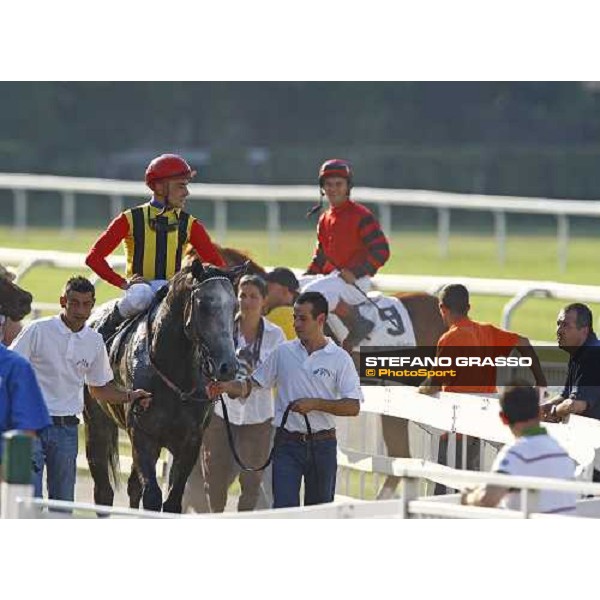 Dario Vargiu returns home on Cima de Triomphe after winning the Premio del Giubileo Milan - San Siro racetrack, 4th july 2010 ph. Stefano Grasso