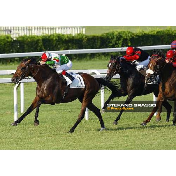 Mirco Demuro on Estejo goes to win the Premio di Lombardia Milan - San Siro racetrack, 4th july 2010 ph. Stefano Grasso