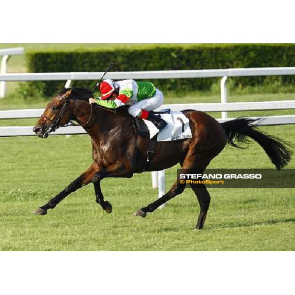 Mirco Demuro on Estejo goes to win the Premio di Lombardia Milan - San Siro racetrack, 4th july 2010 ph. Stefano Grasso