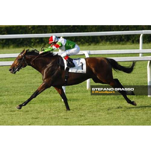 Mirco Demuro on Estejo goes to win the Premio di Lombardia Milan - San Siro racetrack, 4th july 2010 ph. Stefano Grasso