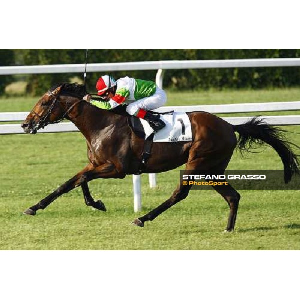 Mirco Demuro on Estejo goes to win the Premio di Lombardia Milan - San Siro racetrack, 4th july 2010 ph. Stefano Grasso