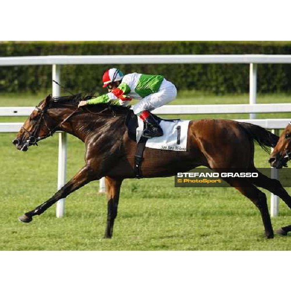 Mirco Demuro on Estejo goes to win the Premio di Lombardia Milan - San Siro racetrack, 4th july 2010 ph. Stefano Grasso