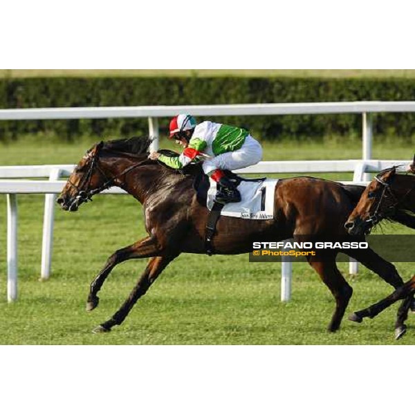 Mirco Demuro on Estejo goes to win the Premio di Lombardia Milan - San Siro racetrack, 4th july 2010 ph. Stefano Grasso