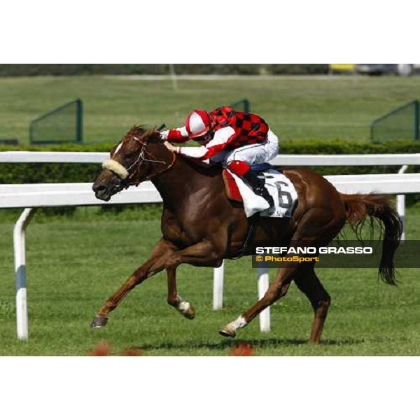 Cristian Demuro on Moonlight Red goes to win the Premio Mantovani Milan - San Siro racetrack, 4th july 2010 ph. Stefano Grasso