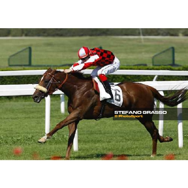 Cristian Demuro on Moonlight Red goes to win the Premio Mantovani Milan - San Siro racetrack, 4th july 2010 ph. Stefano Grasso