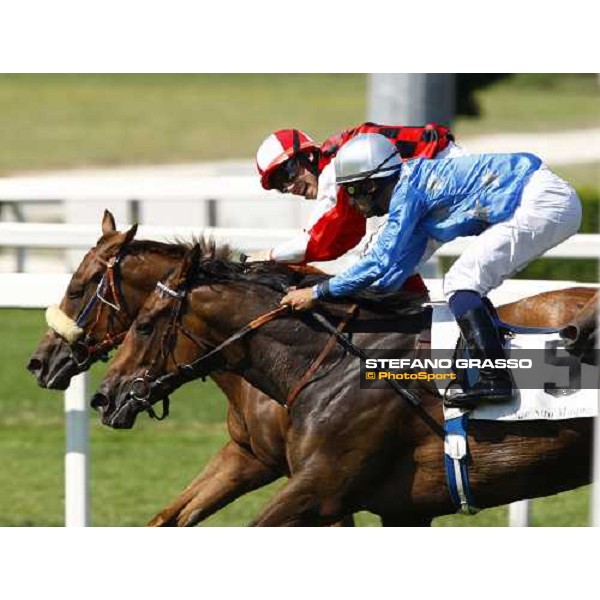 Cristian Demuro on Moonlight Red wins the Premio Mantovani beating Fabio Branca on Paris to Peking Milan - San Siro racetrack, 4th july 2010 ph. Stefano Grasso