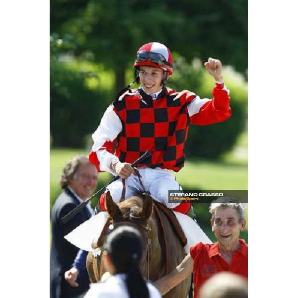 an happy Cristian Demuro on Moonlight Red after winning the Premio Mantovani Milan - San Siro racetrack, 4th july 2010 ph. Stefano Grasso