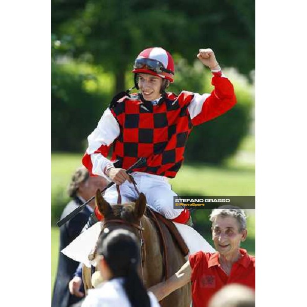 an happy Cristian Demuro on Moonlight Red after winning the Premio Mantovani Milan - San Siro racetrack, 4th july 2010 ph. Stefano Grasso