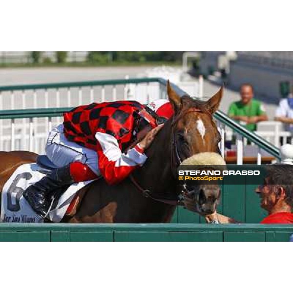 Cristian Demuro on Moonlight Red after winning the Premio Mantovani Mllan - San Siro racetrack, 4th july 2010 ph. Stefano Grasso