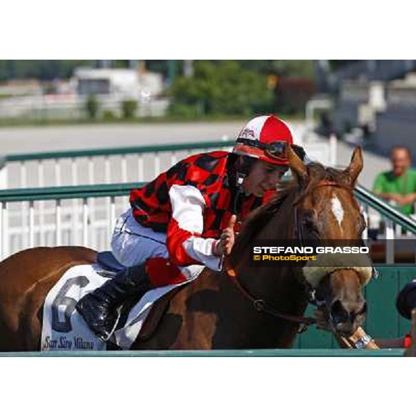 Cristian Demuro on Moonlight Red after winning the Premio Mantovani Mllan - San Siro racetrack, 4th july 2010 ph. Stefano Grasso