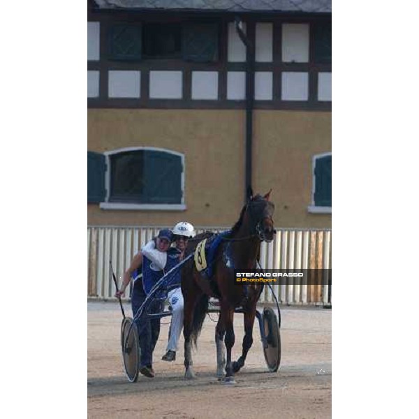 returning back of Leif Witasp and groom of Turbo Sund winners of Gran Premio Uet- 3yr. old european championship Milan, 12th september 2004 ph. Stefano Grasso