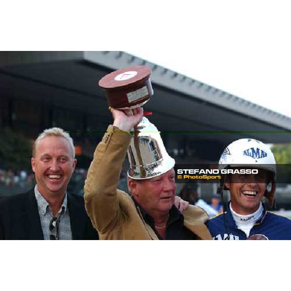 giving prize for Leif Witasp and owners of Turbo Sund winners of Gran Premio Uet- 3yr. old european championship Milan, 12th september 2004 ph. Stefano Grasso
