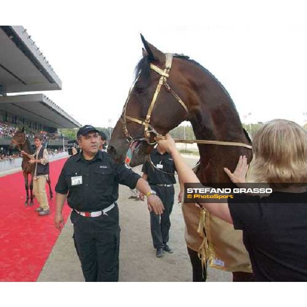 Varenne guarda Icaro del Ronco di fronte ad oltre 4000 appassionati Milano 12 settembre 2004 ph. Stefano Grasso