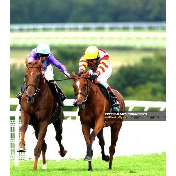 \'Persian Punch(right) towards Jardines Lookout at the last few meters of Tha LAdy O -Goodwood Cup - Group 2 Glorious Goodwood, july 31 2003-ph.Stefano Grasso\' 