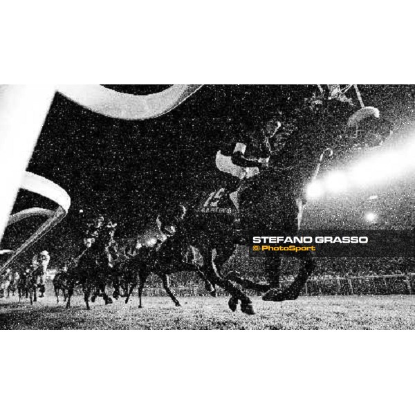 Storm of Wind leads the group at the first turn of the Gran Premio Cittˆ di Varese Varese, Le Bettole, 28th august 2010 ph. Stefano Grasso
