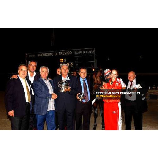 giving prize for Giampaolo Minnucci winners with Fernandez Bi of Coppa dell\' Allevamento Treviso, Sant Artemio racetrack 19th september 2004 ph. Stefano Grasso