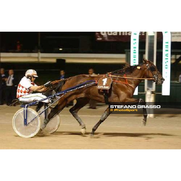 Giampaolo Minnucci wins with Fernandez Bi the Coppa dell\' Allevamento Treviso, Sant Artemio racetrack 19th september 2004 ph. Stefano Grasso