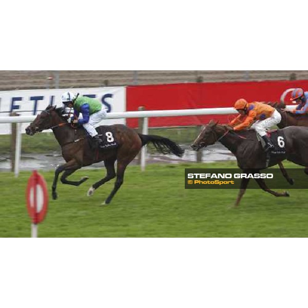 Playful Act wins from Maids Causeway wins pic Bill Selwyn 25-9-04
