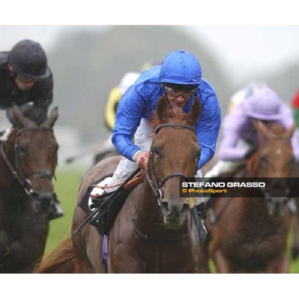 Perfectperformance gives Frankie Dettori a great start at Ascot 25-9-04