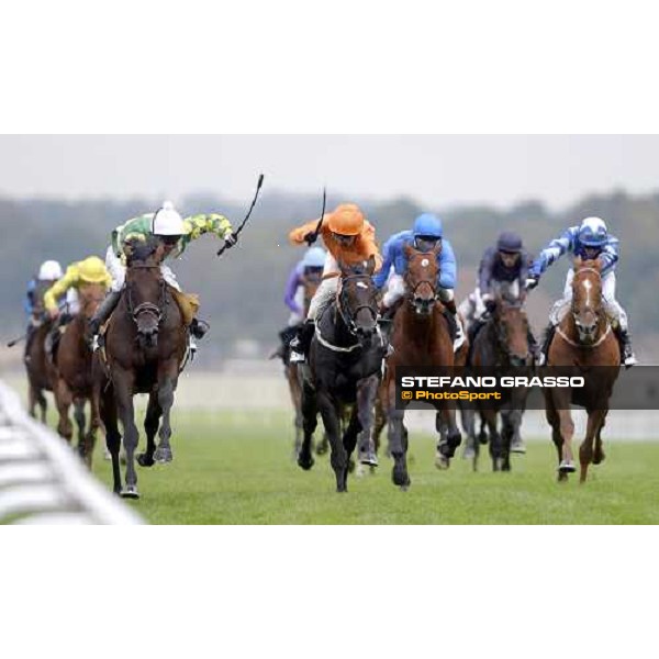 Rakti (left) holds Lucky Story (orange) pic Bill Selwyn 25-9-04