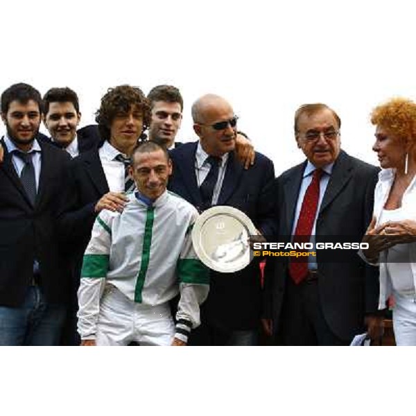 group photo for Pantesilea\'s winning connection of Premio S.G.A. and Ornella Vanoni Milan - San Siro, 19th sept. 2010 ph. Stefano Grasso