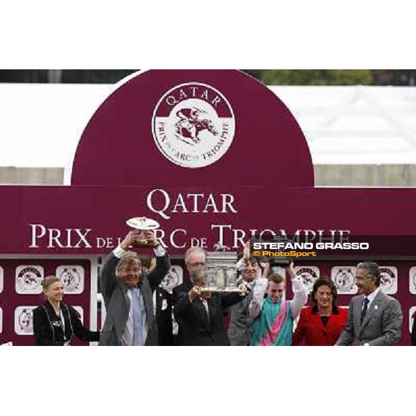 prize giving ceremoy - Ryan Moore, Sir Michael Stoute and Khalid Abdullah winners of the Qatar Prix de l\'Arc de Triomphe beating Nakayama Festa Paris - Longchamp, 3rd oct. 2010 ph. Stefano Grasso