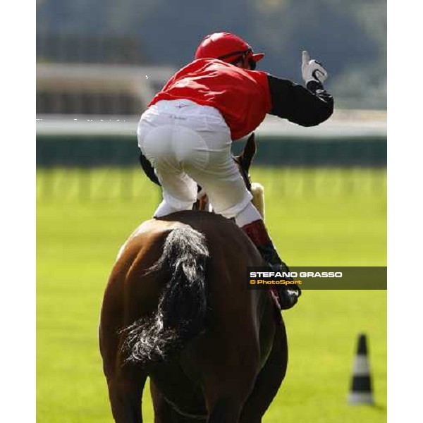 Gerald Mosse on Gentooo wins the Qatar Prix du Cadran Paris - Longchamp, 3rd oct. 2010 ph. Stefano Grasso