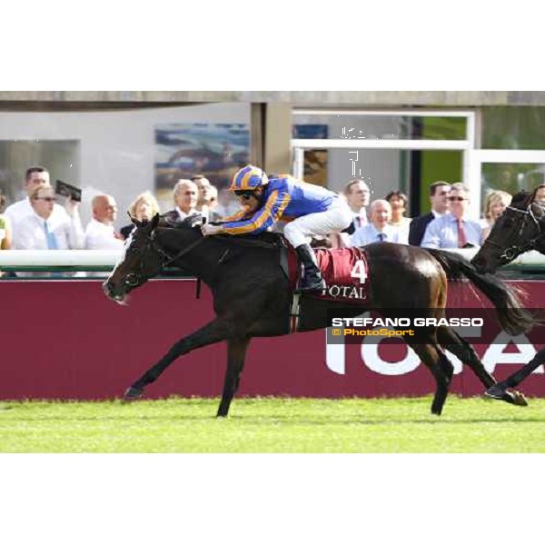 Johnny Murtagh on Misty for Me wins the Total Prix Marcel Boussac Paris - Longchamp, 3rd oct. 2010 ph. Stefano Grasso
