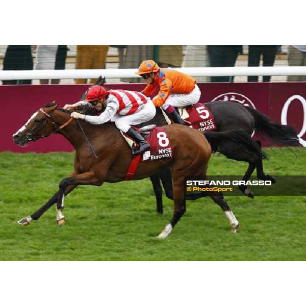 Lily of the Valley and Mendizabal win the Nyse Euronext Prix de l\' Opera Paris - Longchamp, 3rd oct. 2010 ph. Stefano Grasso