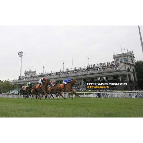 Frankie Dettori on Rio de la Plata wins the Premio Vittorio di Capua beating Vanjura Milan - San Siro racetrack, 9th october 2010 ph. Stefano Grasso