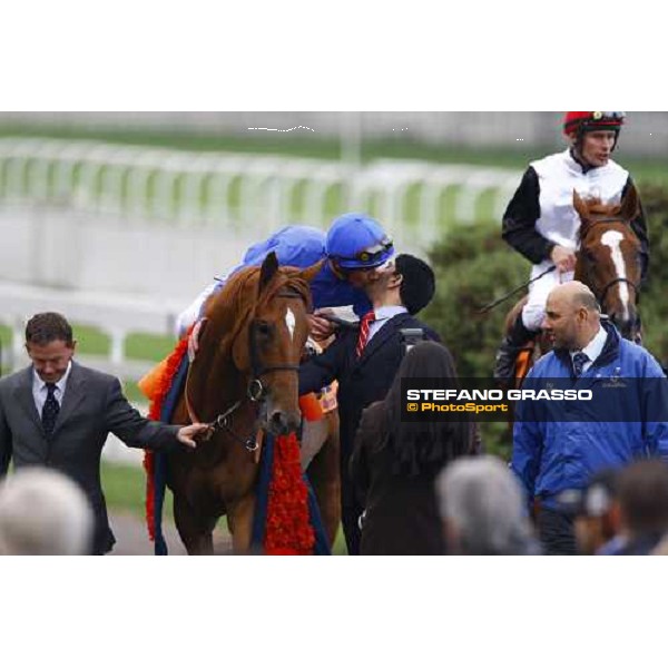 Saeed Bin Suroor congratulates with Frankie Dettori coming back home on Rio de la Plata after winning the Premio Vittorio di Capua Milan - San Siro racetrack, 9th october 2010 ph. Stefano Grasso