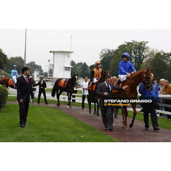 Saeed Bin Suroor speaks with Frankie Dettori on Rio de la Plata before their triumph in the Premio Vittorio di Capua Milan - San Siro racetrack, 9th october 2010 ph. Stefano Grasso