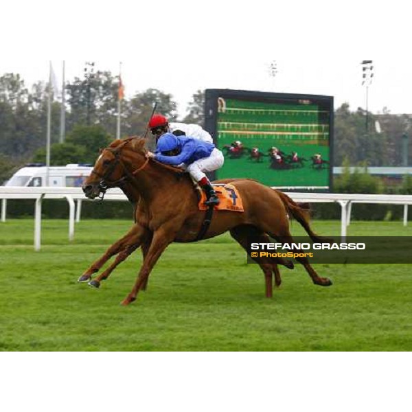 Frankie Dettori on Rio de la Plata wins the Premio Vittorio di Capua beating Vanjura Milan - San Siro racetrack, 9th october 2010 ph. Stefano Grasso