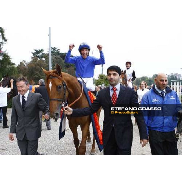 Frankie Dettori on Rio de la Plata and Saeed Bin Suroor enter the winner enclosure after winning the Premio Vittorio di Capua Milan - San Siro racetrack, 9th october 2010 ph. Stefano Grasso