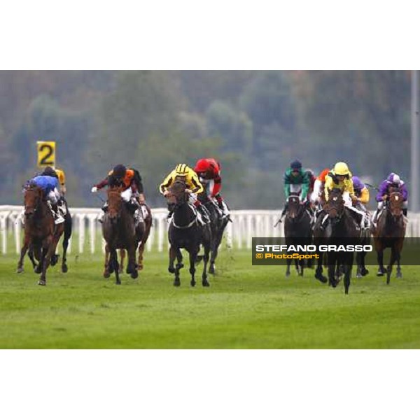 Neil Callan and Sajjhaa win the Premio Sergio Cumani beating Frankie Dettori on Aspectoflove Milan - San Siro racetrack, 9th october 2010 ph. Stefano Grasso