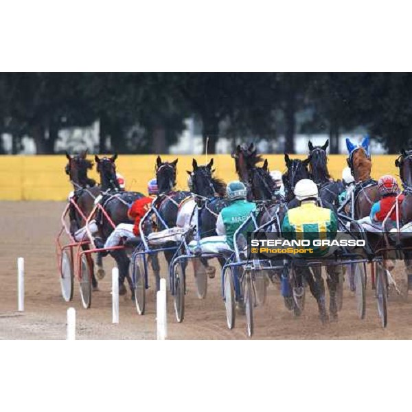 77° Derby Italiano del Trotto the horses pass the bend al last 800meters Rome, 10th october 2004 ph. Stefano Grasso