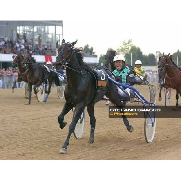 77° Derby Italiano del Trotto Enrico Bellei wins with Echò dei Veltri the77° Derby Italiano del Trotto Rome, 10th october 2004 ph. Stefano Grasso