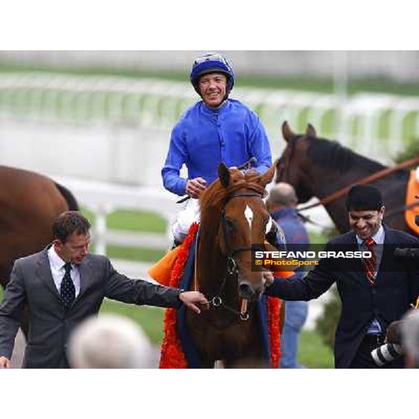 Frankie Dettori, Rio de la Plata and Saeed Bin Suroor return home after landing Premio Vittorio di Capua Milan - San Siro racetrack, 9th oct. 2010 ph. Stefano Grasso