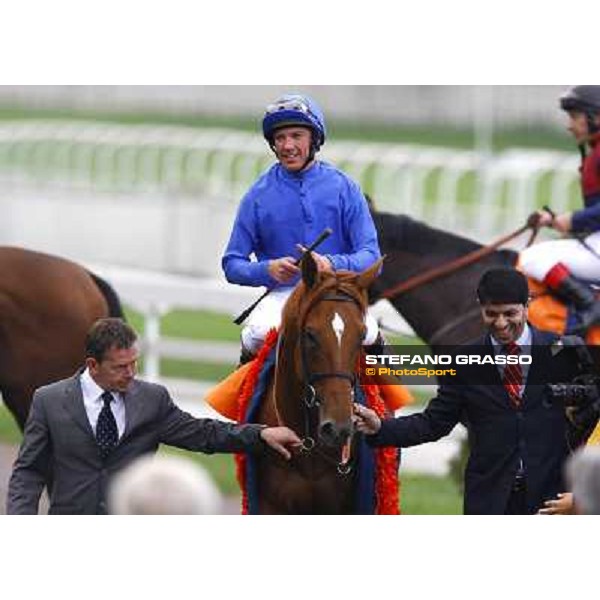 Frankie Dettori, Rio de la Plata and Saeed Bin Suroor return home after landing Premio Vittorio di Capua Milan - San Siro racetrack, 9th oct. 2010 ph. Stefano Grasso