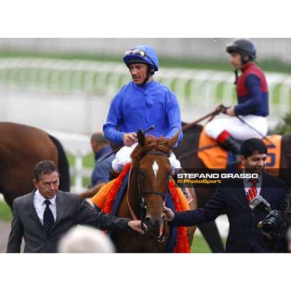 Frankie Dettori, Rio de la Plata and Saeed Bin Suroor return home after landing Premio Vittorio di Capua Milan - San Siro racetrack, 9th oct. 2010 ph. Stefano Grasso