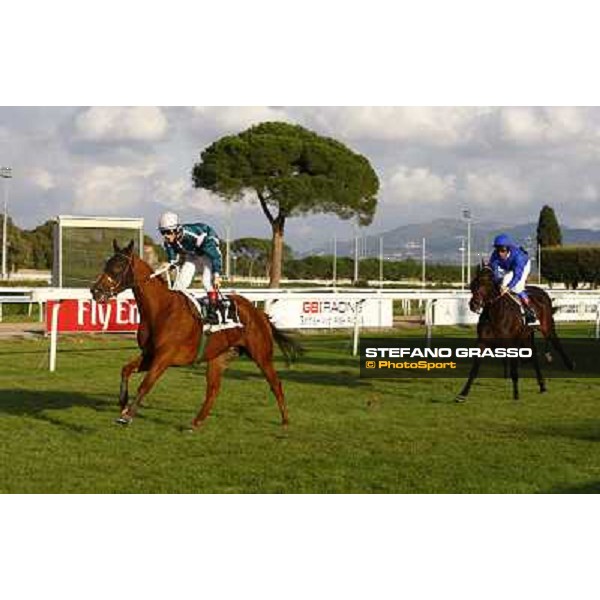 Umberto Rispoli on Aoife Alainn wins the Premio Lydia Tesio beating Frankie Dettori on Antara Rome, Capannelle racetrack 24th oct. 2010 ph. Stefano Grasso