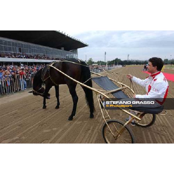 77° Derby Italiano del Trotto Varenne In Tour - Varenne abd Giampaolo Minnucci in front of the public of Tordivalle racetrack Rome, 10th october 2004 ph. Stefano Grasso
