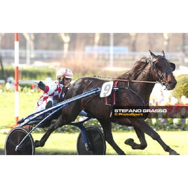 Prix du Luxembourg 2004-Paris Giampaolo Minnucci on Alesi Om wins Prix du Luxembourg at 1.12.2 ph. Stefano Grasso