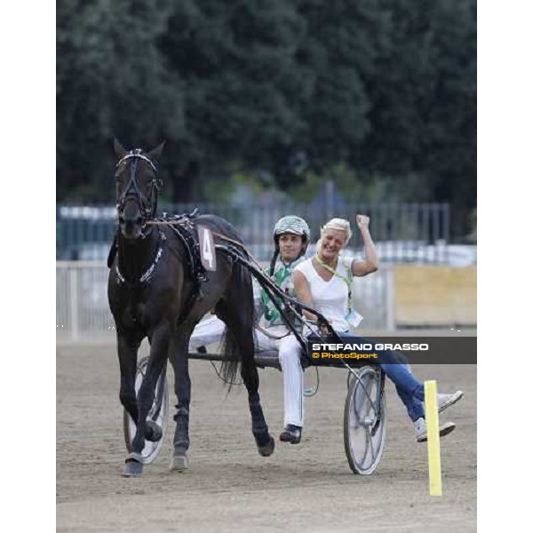 Andrea Guzzinati, Nadir Kronos and his groom parading after winning the 83¡ Italian Trotting Derby Roma, 10th oct. 2010 ph. Stefano Grasso