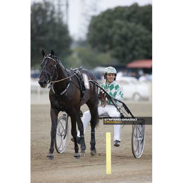 Andrea Guzzinati parades with Nadir Kronos after winning the 83¡ Italian Trotting Derby Roma, 10th oct. 2010 ph. Stefano Grasso