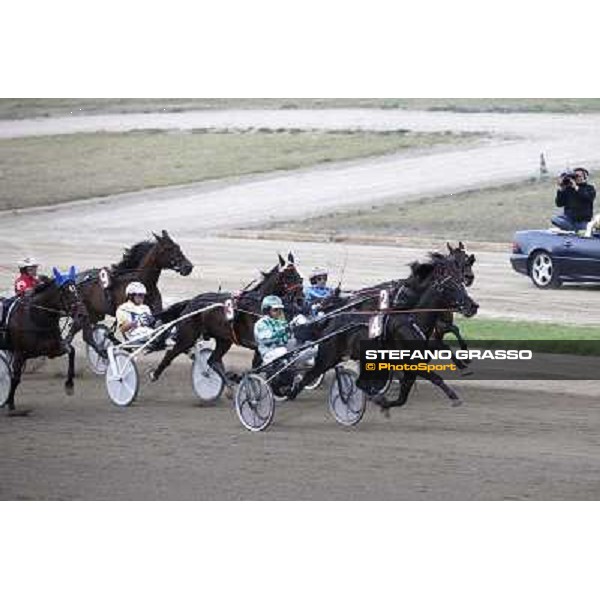 Andrea Guzzinati with Nadir Kronos leads at the start of the 83¡ Italian Trotting Derby Roma, 10th oct. 2010 ph. Stefano Grasso